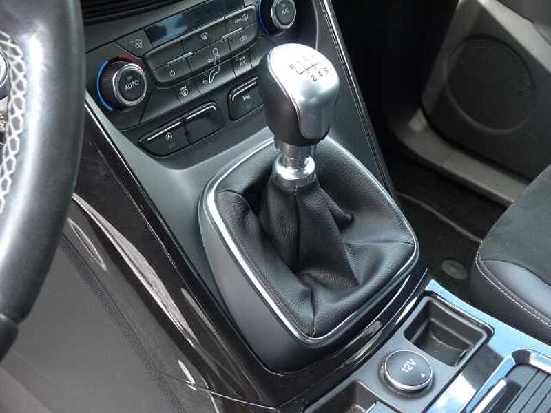 Ford Kuga ST-Line 1.5 150PS Navi Scheinwerferreg. Apple CarPlay Android Auto Mehrzonenklim